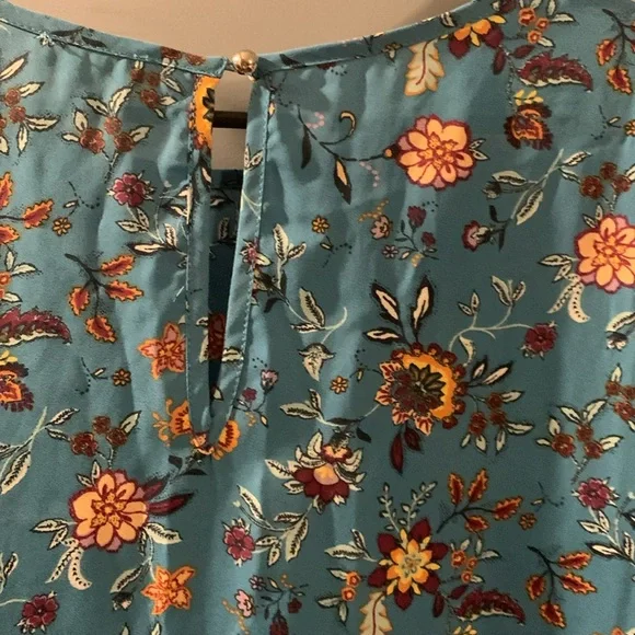 Lily White sleeveless top. - Picture 5 of 5